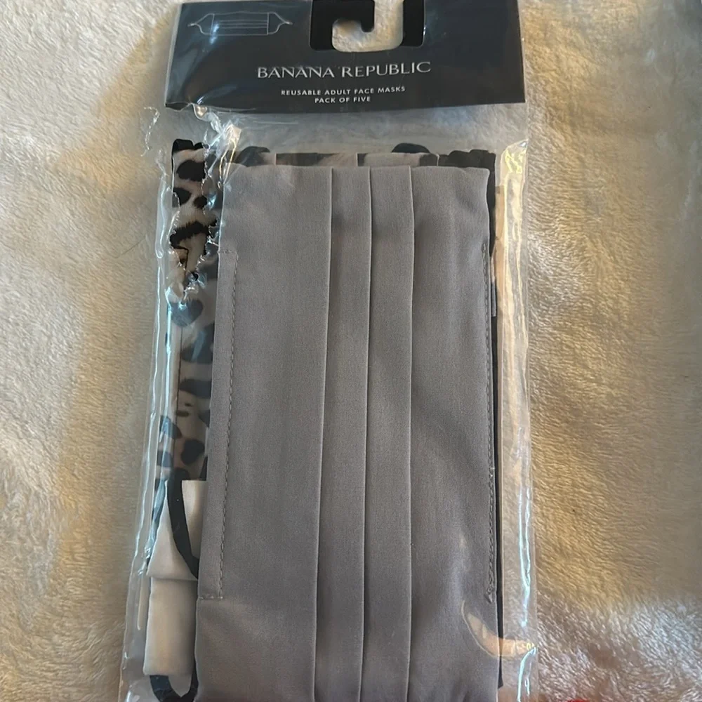 New set of 4 banana republic face masks