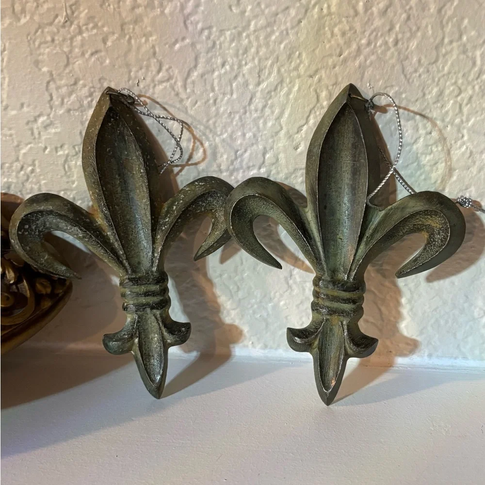 Elegant Fleur-de-Lis Ornaments or Wall Decor (Set Of Two)