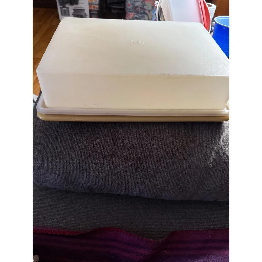 Vintage Tupperware Square Cake Taker Carrier Container Beige Lid &‎ Base