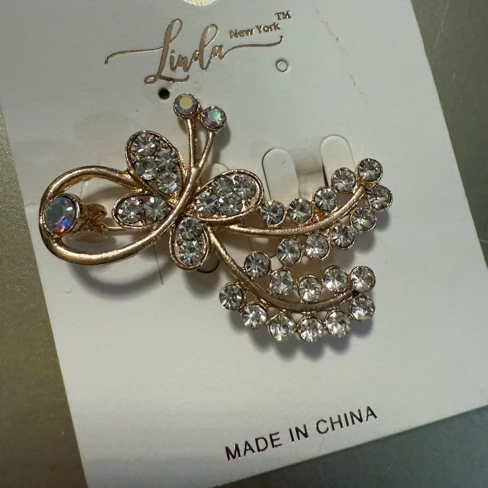 Linda New York Crystal Brooch