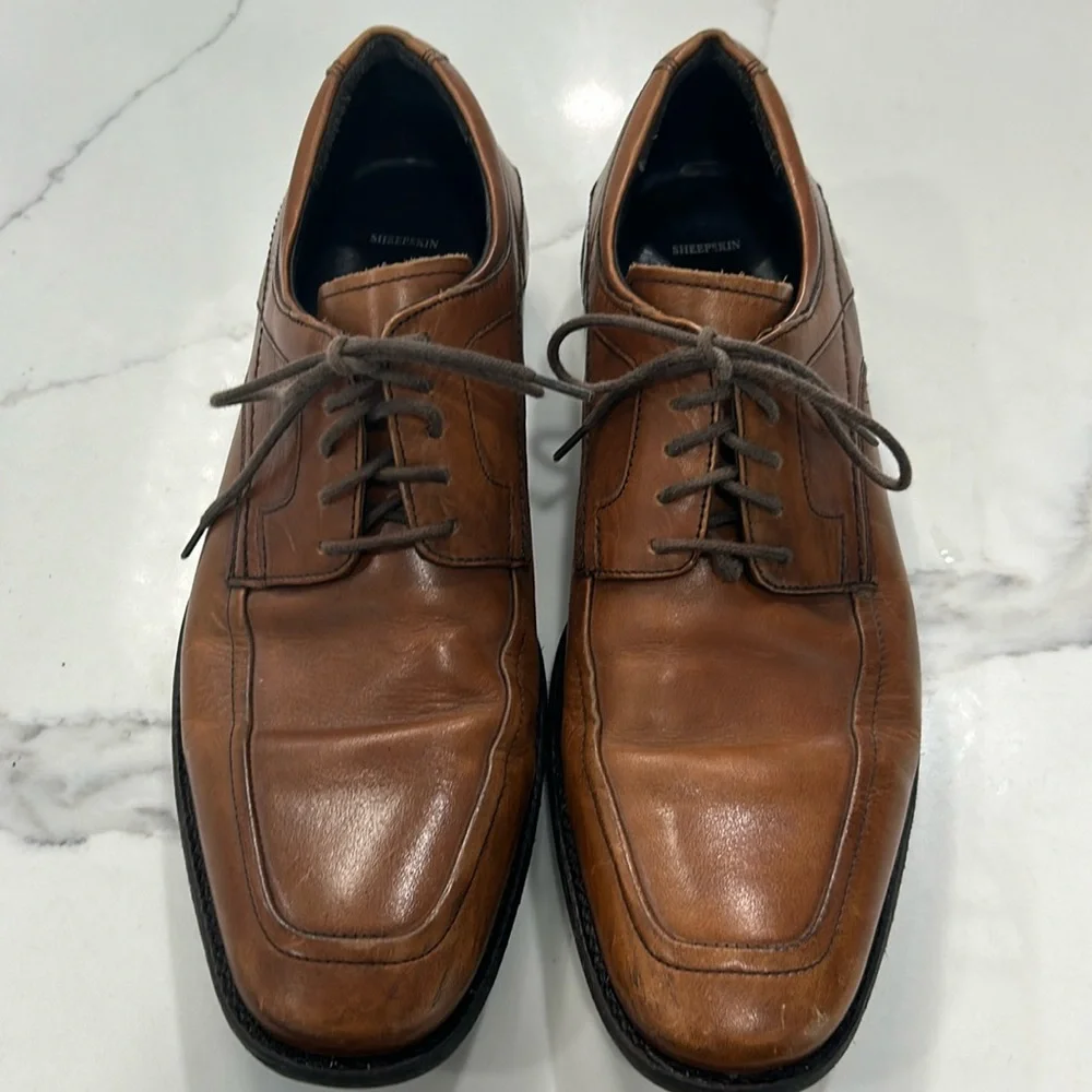 Johnston & Murphy Brown Sheepskin Dress Shoes.‎ Size 9M