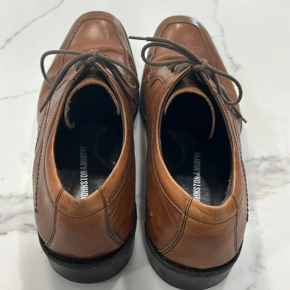 Johnston & Murphy Brown Sheepskin Dress Shoes.‎ Size 9M