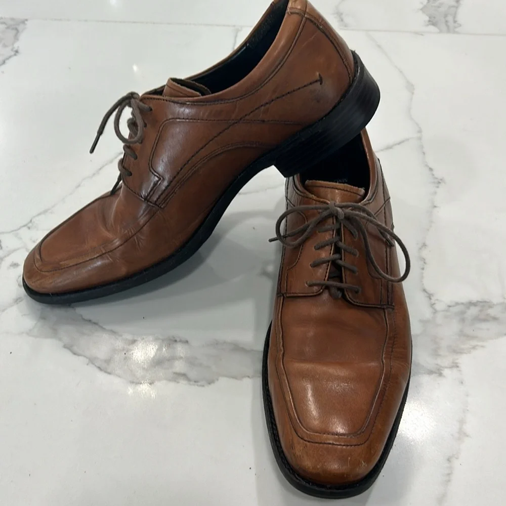 Johnston & Murphy Brown Sheepskin Dress Shoes.‎ Size 9M