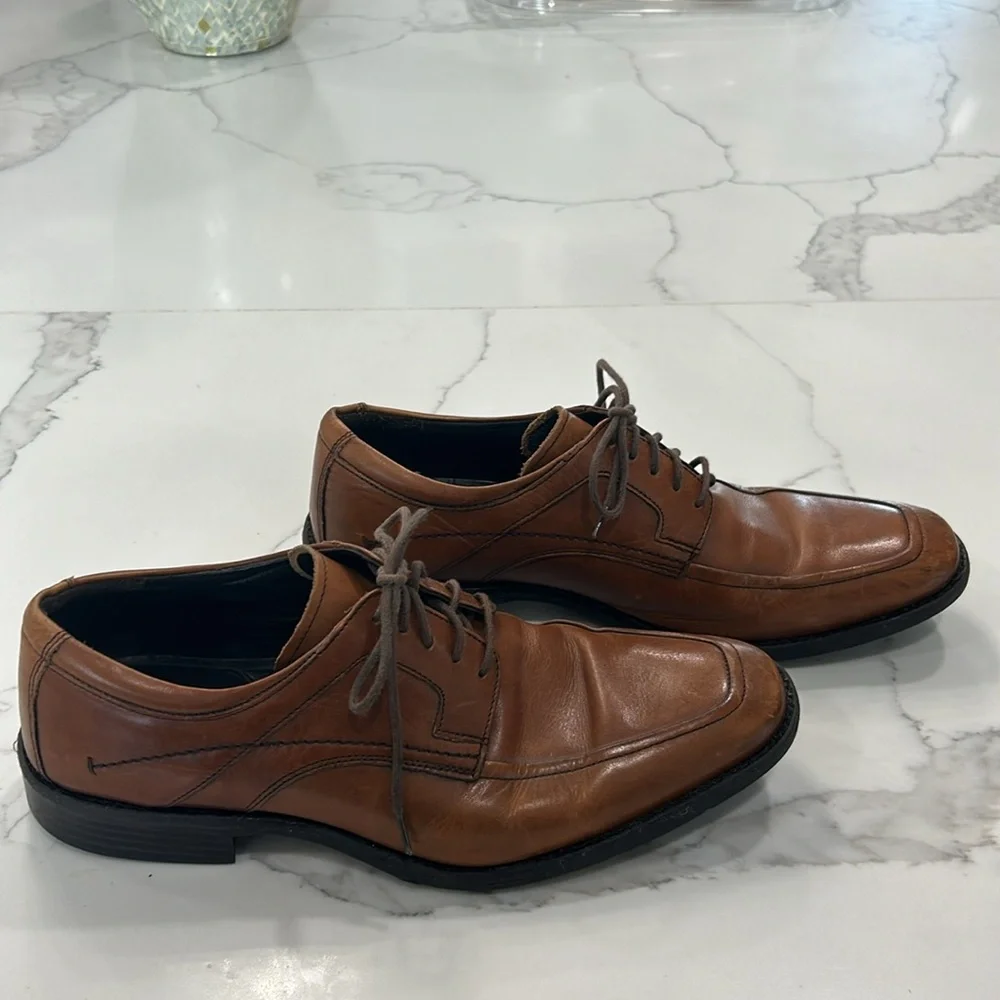 Johnston & Murphy Brown Sheepskin Dress Shoes.‎ Size 9M