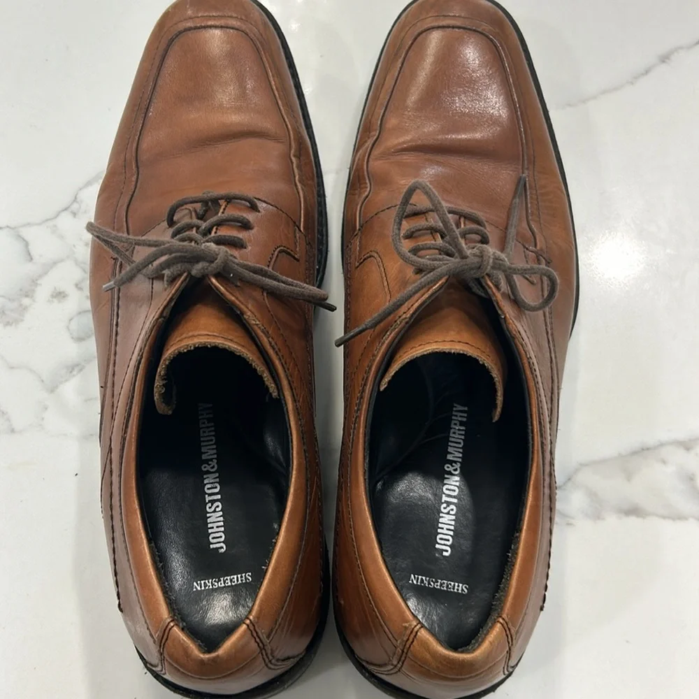 Johnston & Murphy Brown Sheepskin Dress Shoes.‎ Size 9M