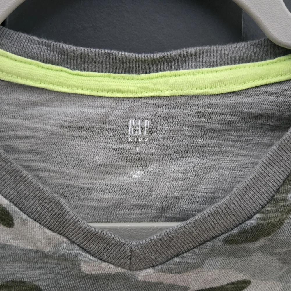 GAP Kids Green and Gray Camo Tee