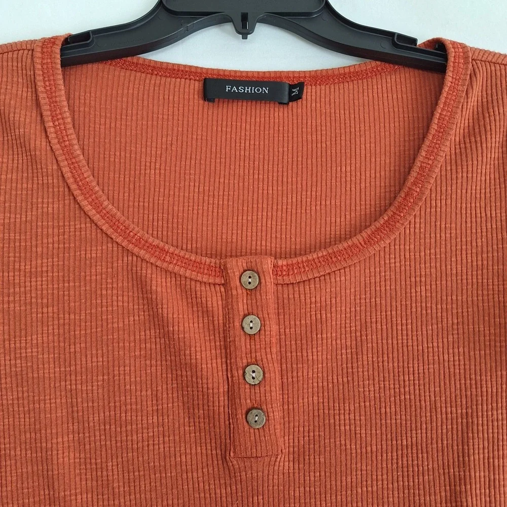 Fashion Womens Burnt Orange Ribbed Henley Short Sleeve Top Size Medium Rust