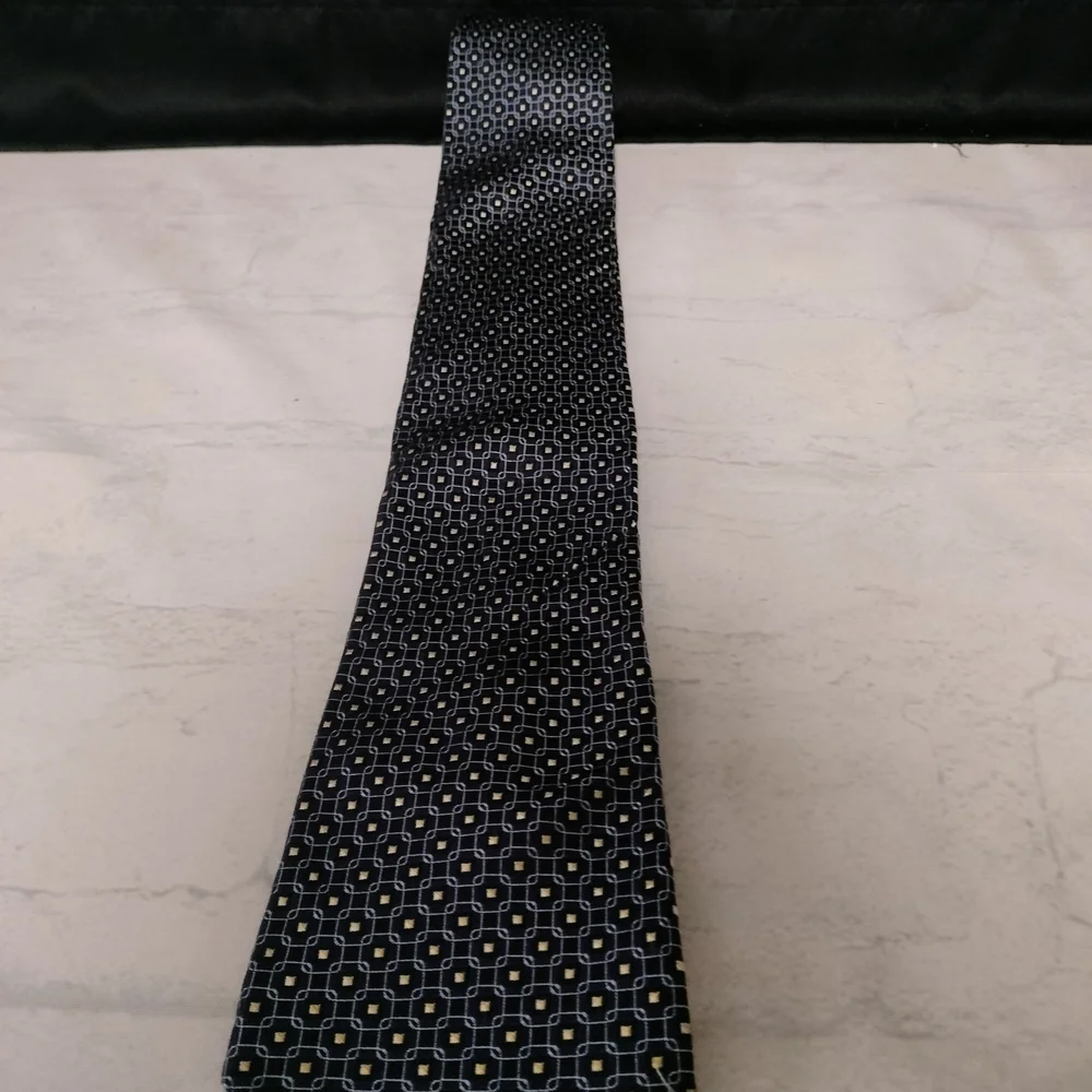 Daniel Cremieux Black and White Patterned Tie
