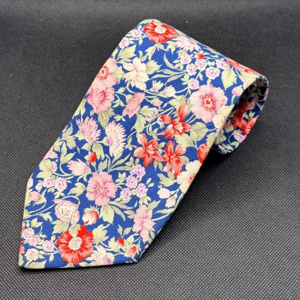 Vintage 1980s Club Fellow Liberty-Style Floral Cotton Tie 4