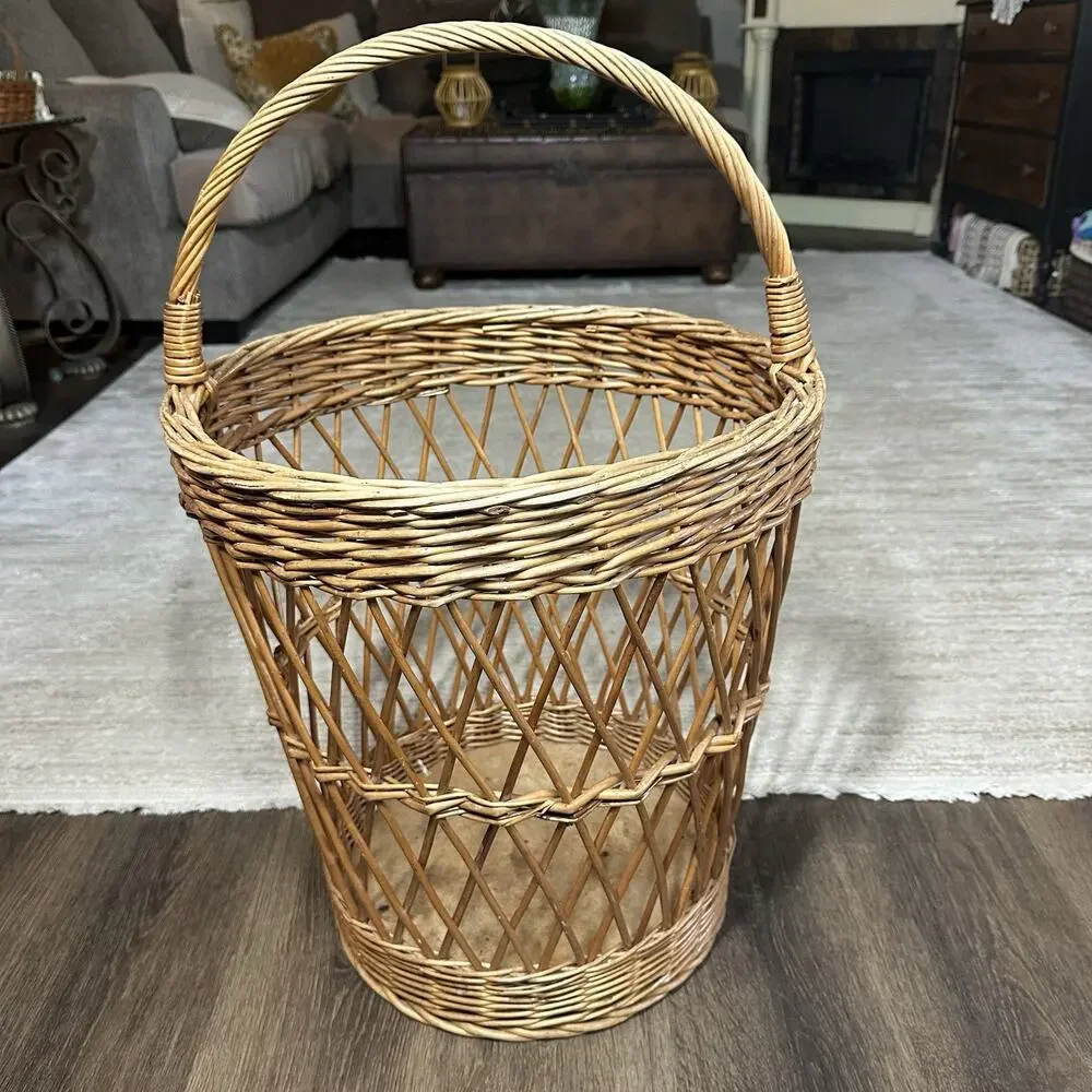 Vtg Large Wicker Rattan Woven Lattice Laundry Storage Basket w/ Handle Brown 26