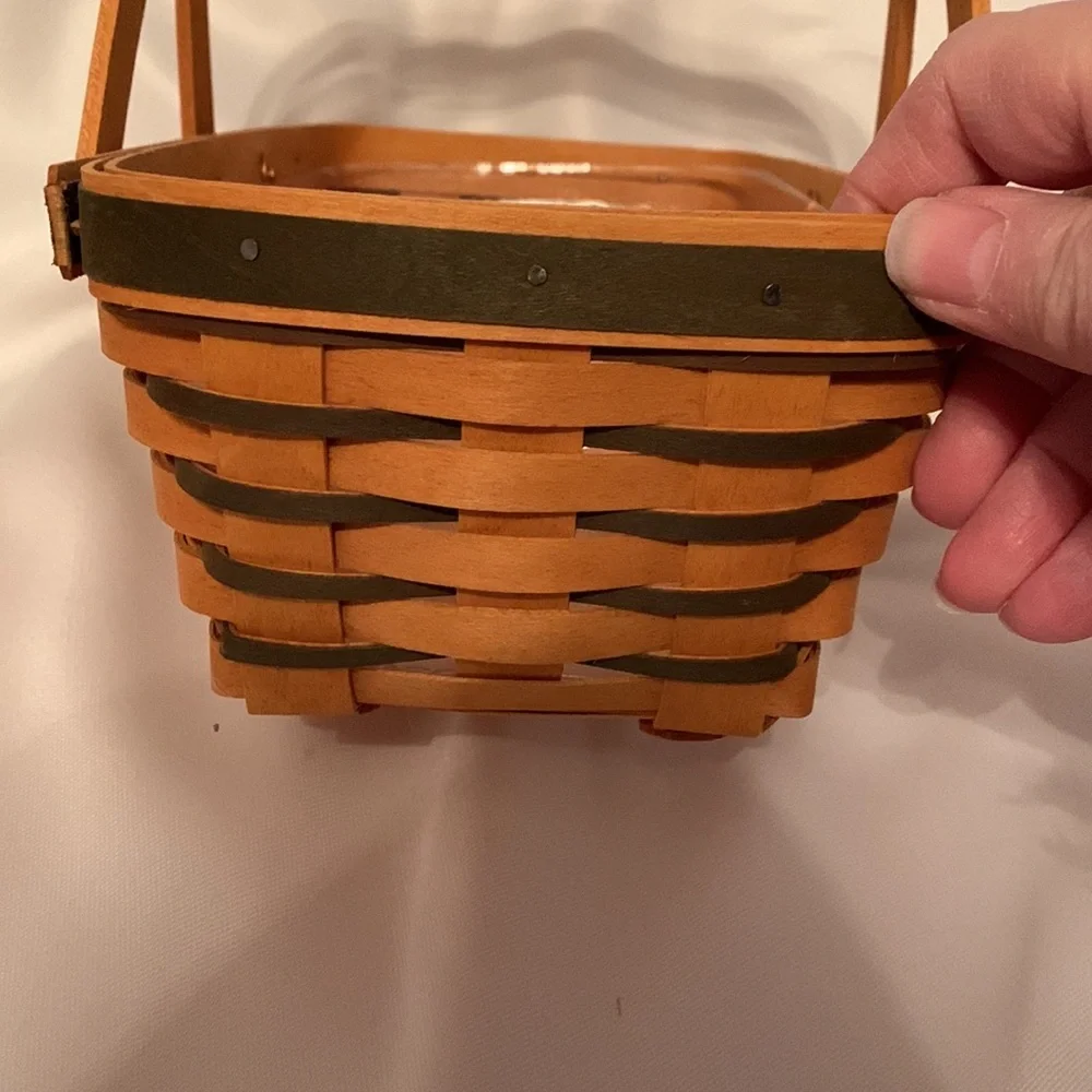 Longaberger 2001 Woven Memories Basket and protector, Signed by Family M…
