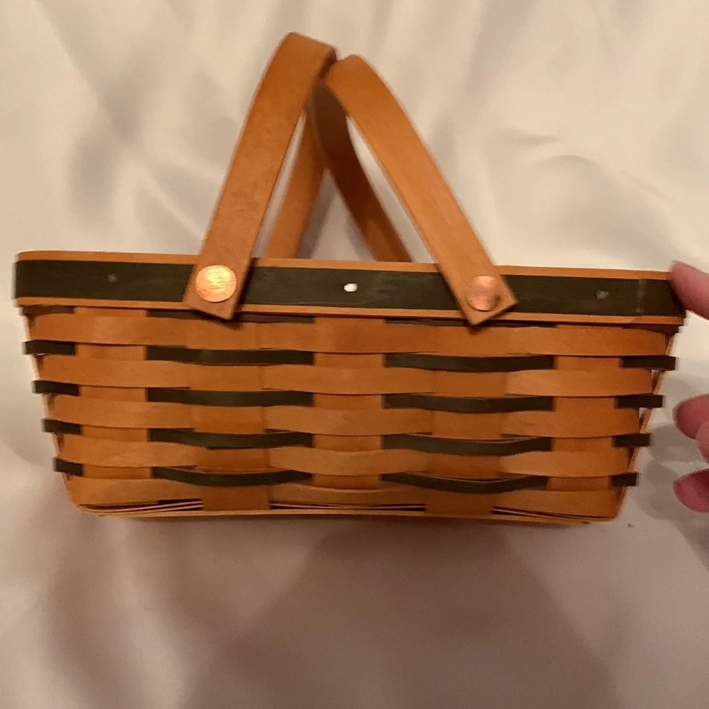 Longaberger 2001 Woven Memories Basket and protector, Signed by Family M…