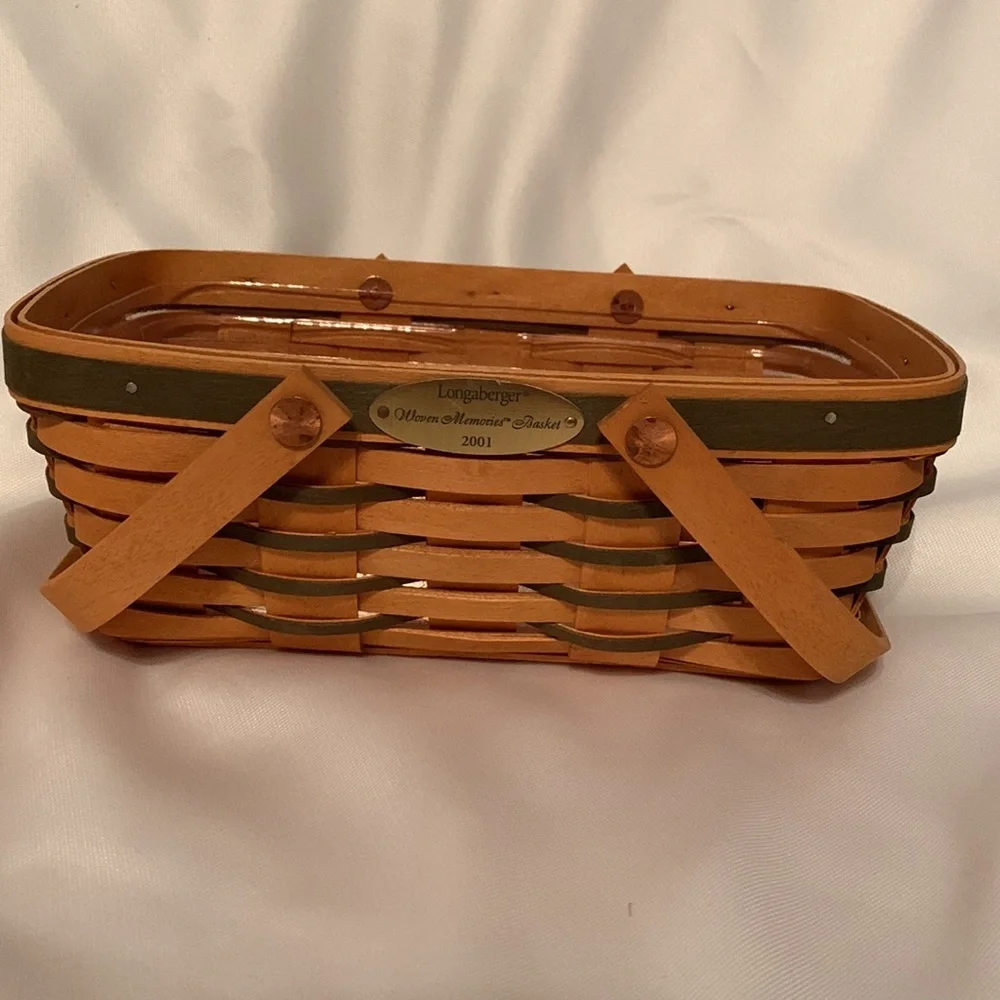 Longaberger 2001 Woven Memories Basket and protector, Signed by Family M…