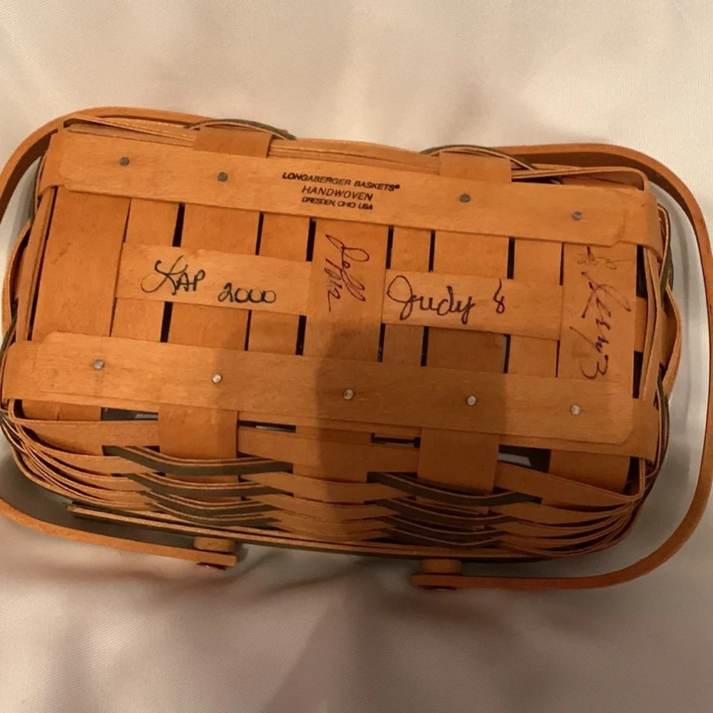 Longaberger 2001 Woven Memories Basket and protector, Signed by Family M…