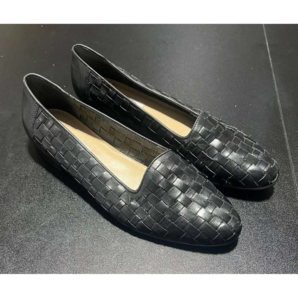Bernardo Tingle Black Woven Leather Loafers Almond Toe Flats Made in Brazil 7.5M