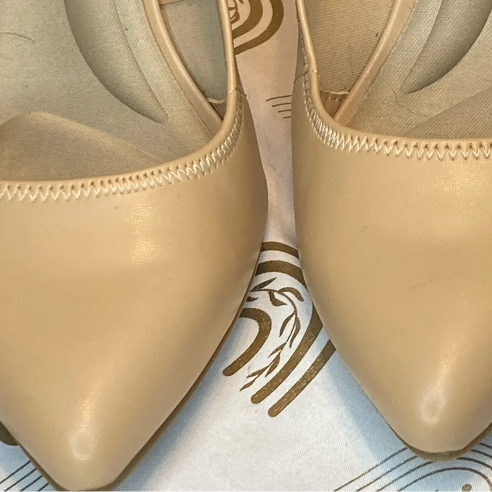Simply Vera Vera Wang Cream Flats Elegant Minimalist Design