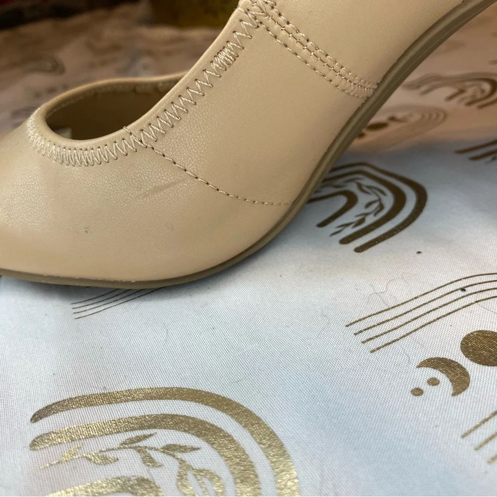 Simply Vera Vera Wang Cream Flats Elegant Minimalist Design