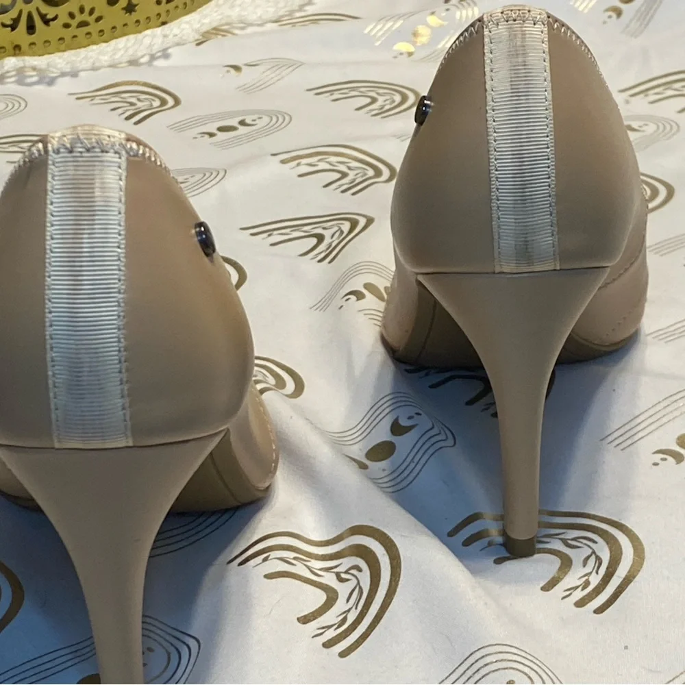 Simply Vera Vera Wang Cream Flats Elegant Minimalist Design