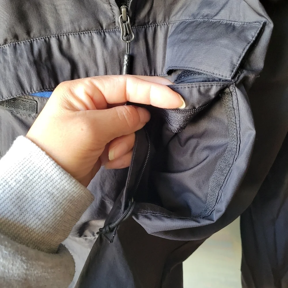 The North Face Hooded Windbreaker/Anorak Men's Jacket S/P kangaroo Pocket Black