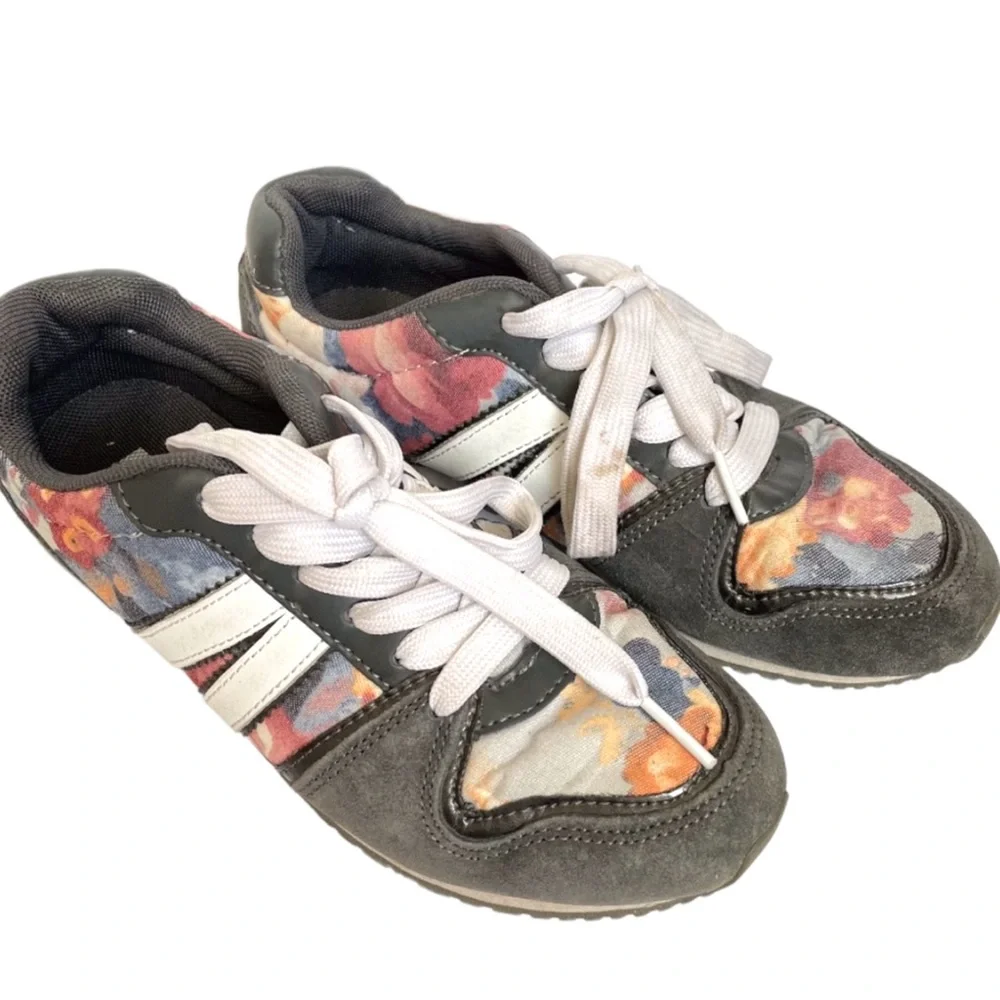 Floral Suede Lace-Up Sneakers EUC 5.5 trainers flowers gray athletic