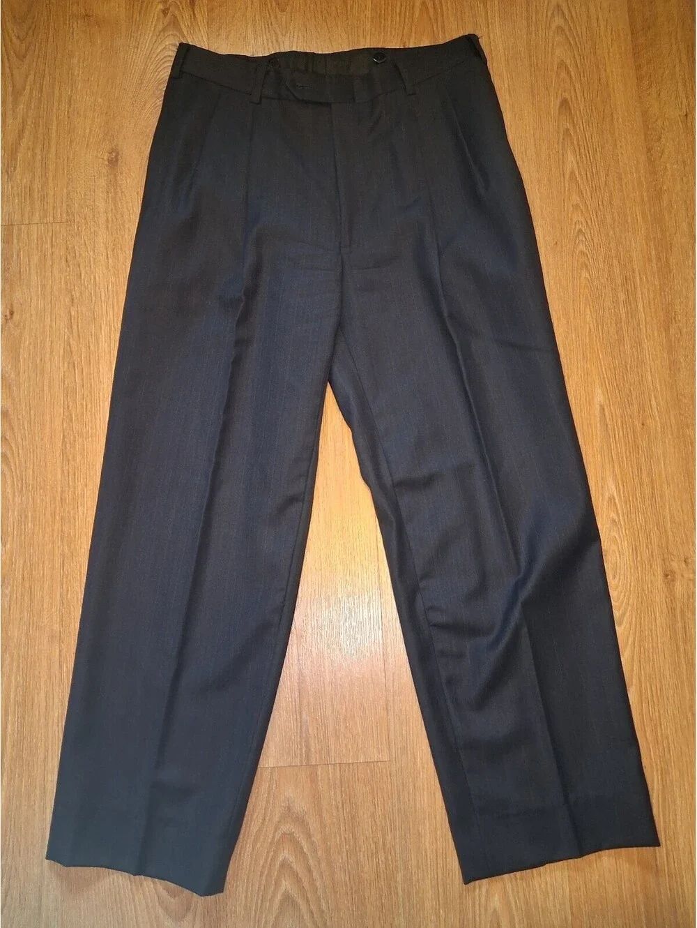 Hart Schaffner Marx 2 PC Suit 40R 32x30 Gray Striped Wool