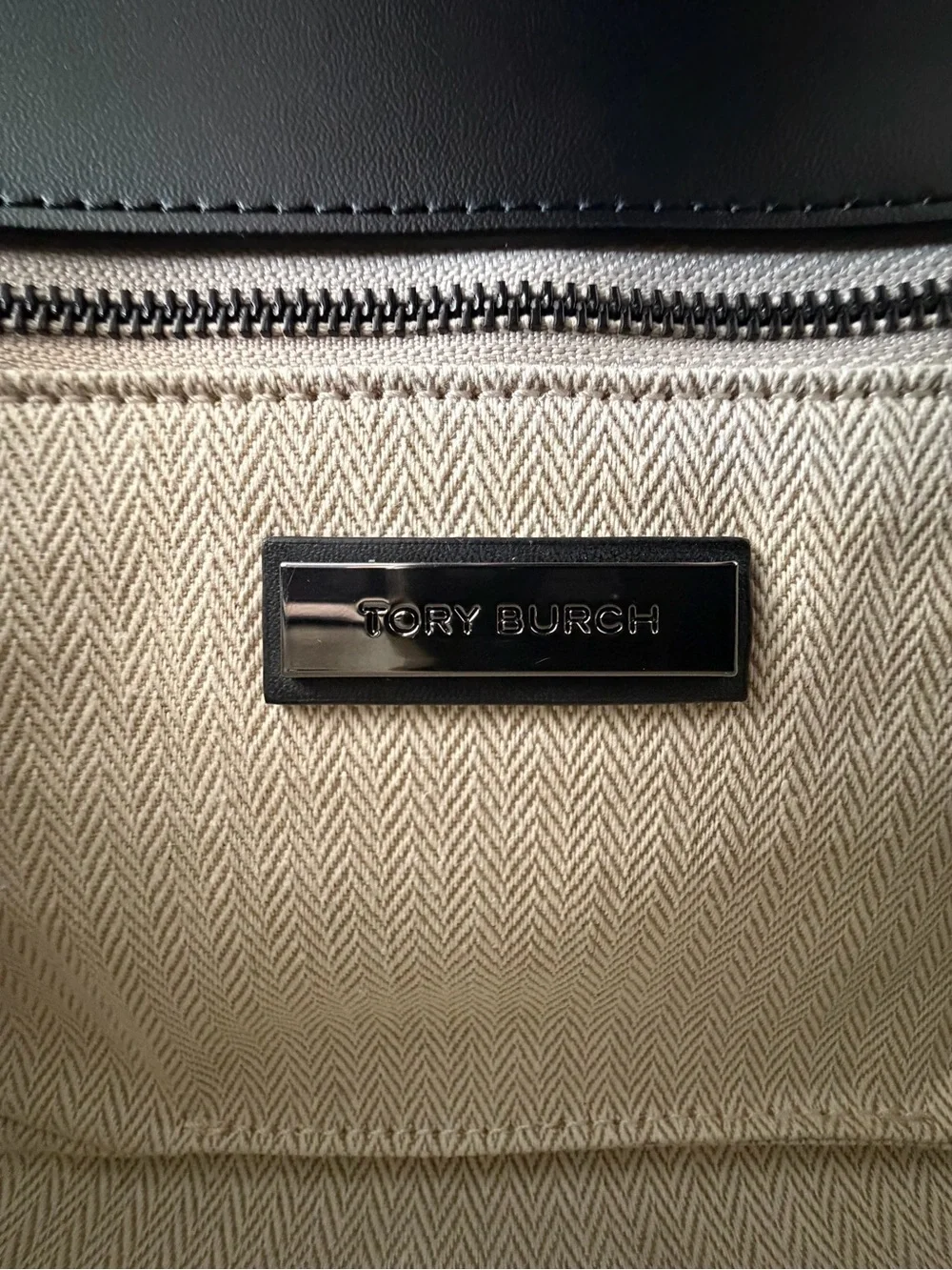 Tory Burch Willa Shoulder Bag - Matte Black