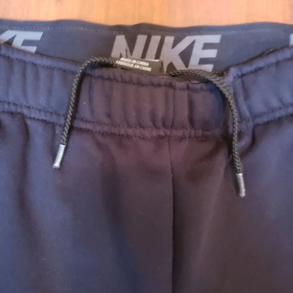 NIKE THERMAL ESSENTIAL BLACK RUNNING PANTS SIZE SMALL