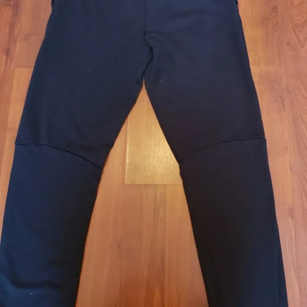 NIKE THERMAL ESSENTIAL BLACK RUNNING PANTS SIZE SMALL