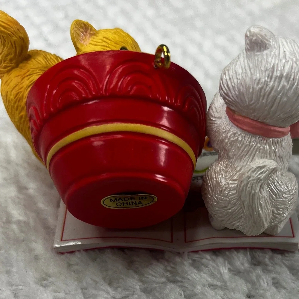 Heirloom Collection Merry Mischief Makers‎ Kitten #10 in Series