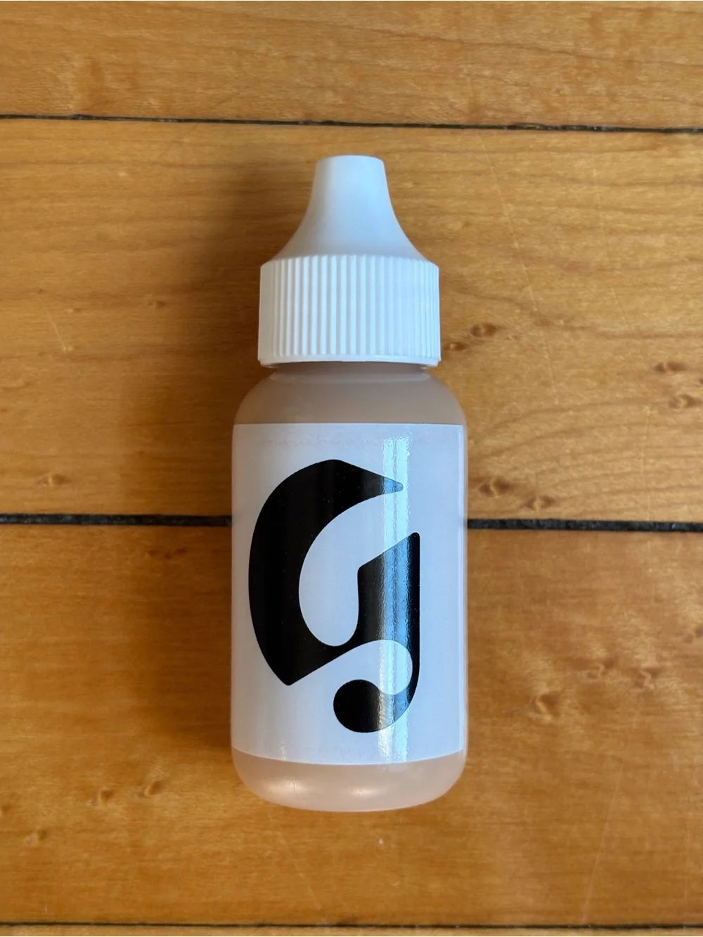 NIB Glossier Perfecting Skin Tint for Dewy Sheer Coverage in G9 - Medium Warm
