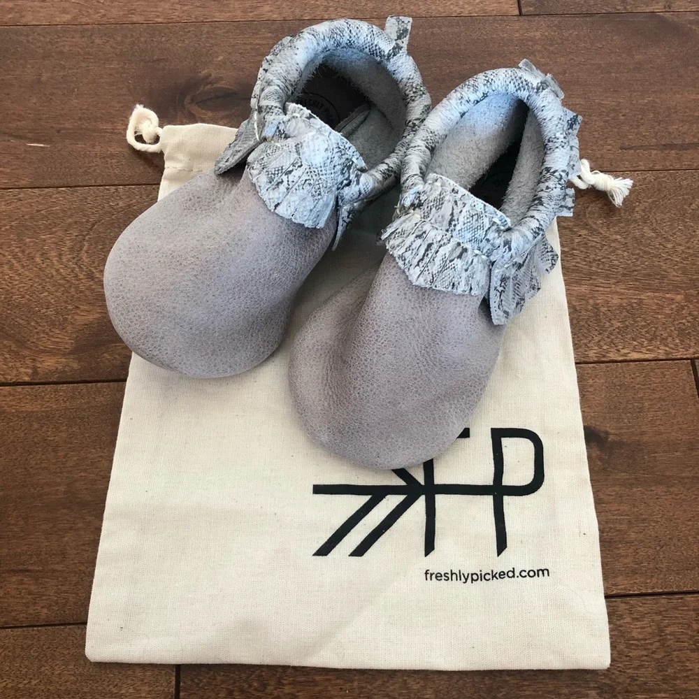 NWT Freshly Picked snakeskin moccasins size 7
