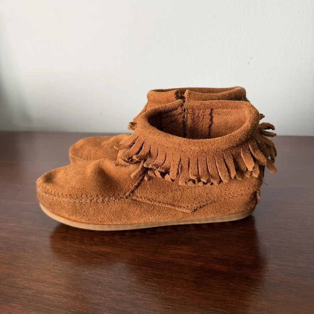 Minnetonka Kids Unisex Suede Leather Ankle Double Fringe Moccasins Shoes Size 1