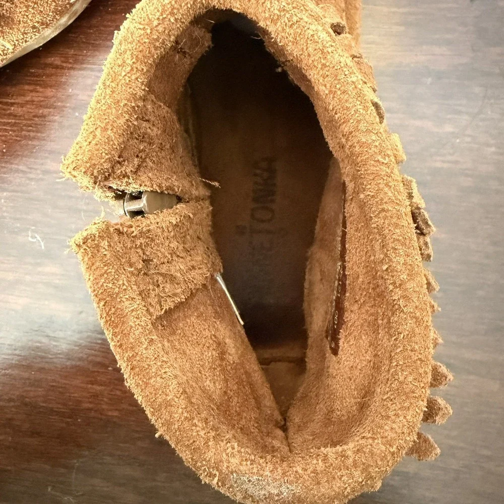 Minnetonka Kids Unisex Suede Leather Ankle Double Fringe Moccasins Shoes Size 1