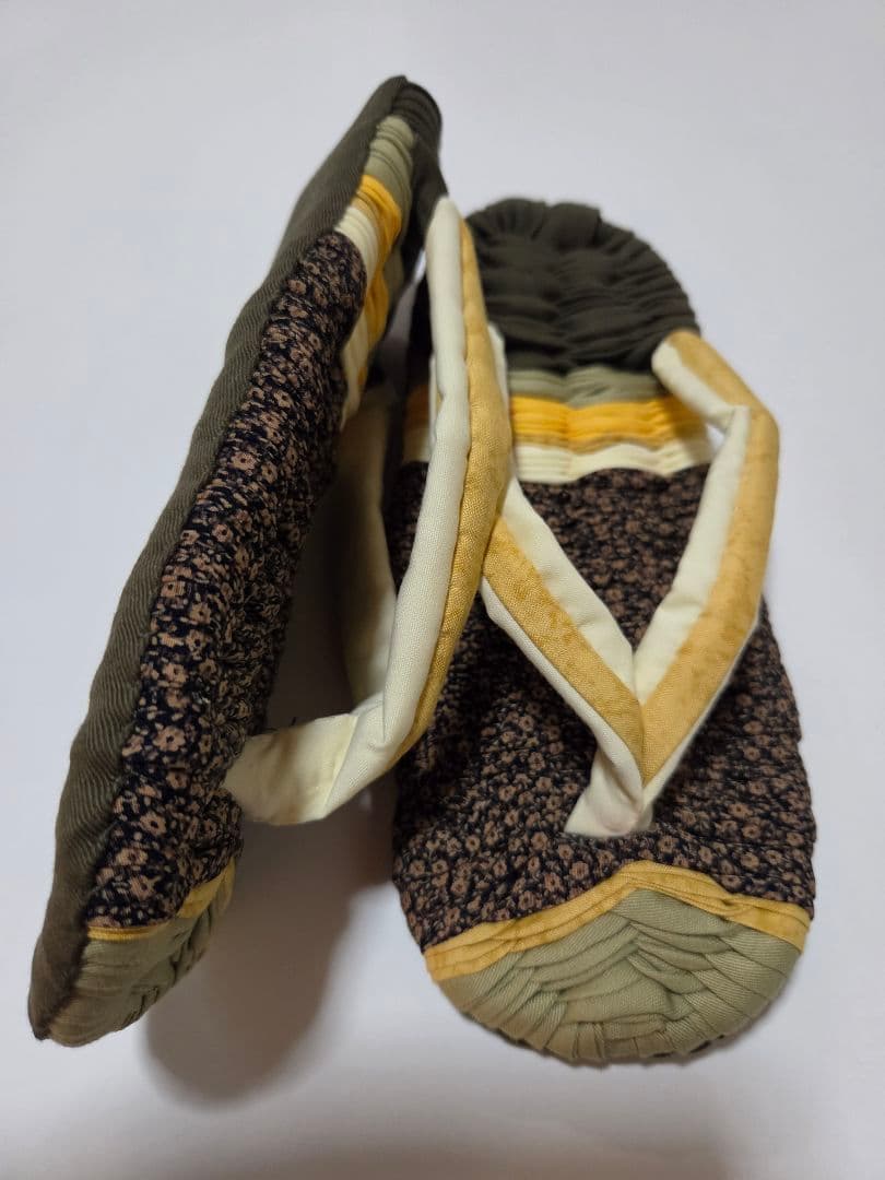 For haru, who is casually decluttering: Handmade cloth zori (slippers) - Khaki + Yellow