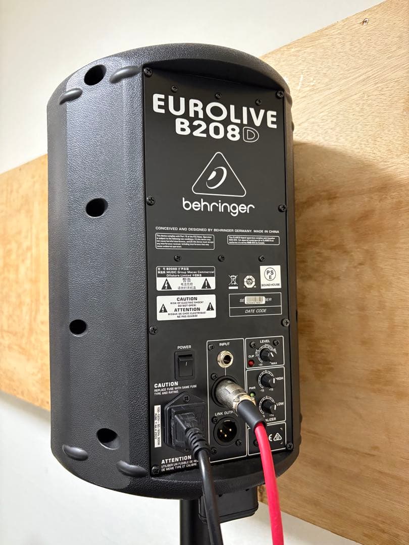 BEHRINGER EUROLIVE B208D Powered Speaker Set of 2