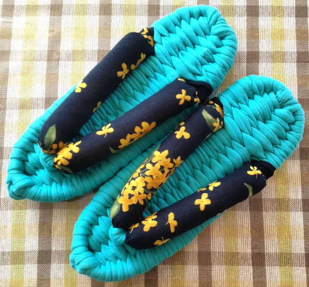 Women's Fabric Zori Sandals - Turquoise & Floral Pattern